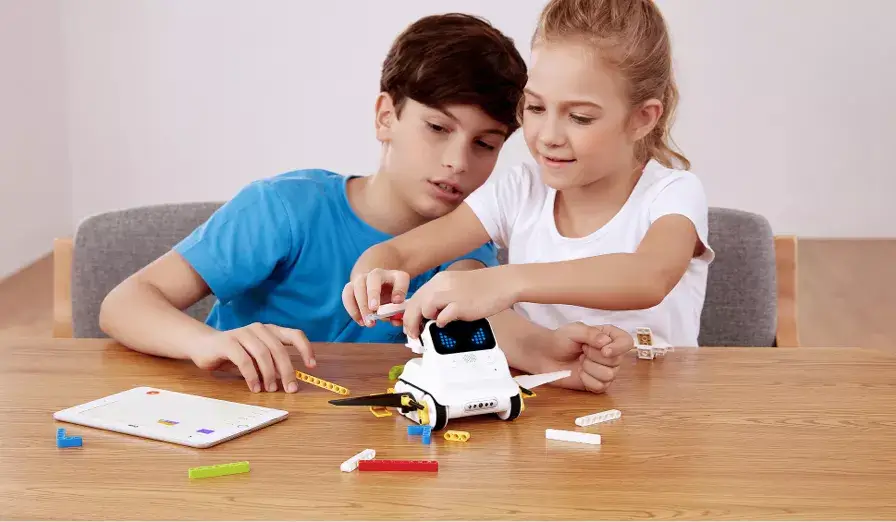 Learners building a robotics kit, classroom moment 7